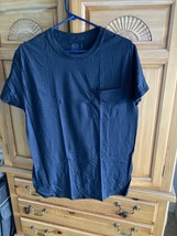Fruit Of The Loom Men’s Size Medium Tag less Pocket T Shirt Black - $24.99