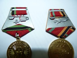 Lot 2 Vtg Russian 1945 War Remembrance Medallions, 10K Gold-P, Man Woman, Swords - £32.55 GBP