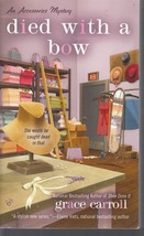 Carroll, Grace - Died With A Bow - An Accessories Mystery - £2.33 GBP