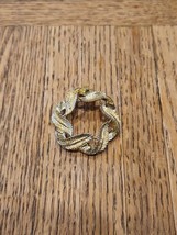 Vintage Circular Wavy Leaves Brooch Pin Pinback Gold Tone, 1.5&#39;&#39; - £14.93 GBP