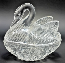 Vintage Clear Lead Crystal Swan Trinket Box. L 4&quot; x H 3-1/2&quot; x W 2-1/4&quot;. - $165.15 MXN