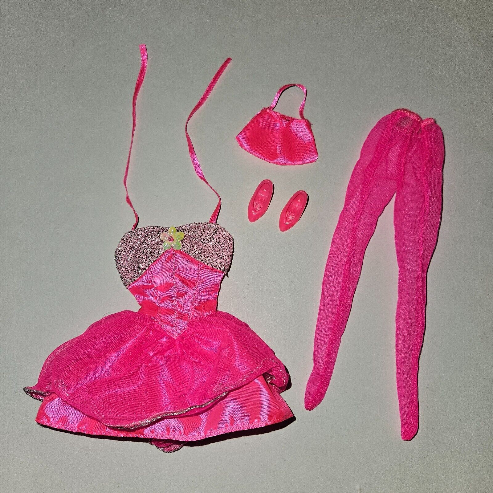 Primary image for VTG Barbie Fashion Avenue 15862 Party Pink Dress Leggings Shoes Purse Lot 1996
