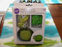 Wilton Dinosaur Cupcake Decorating Kit NEW - $15.54