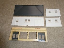 Vintage O Scale Plasticville Hardware Pharmacy Tan White Gray Store Buil... - $17.82