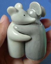 Vintage Collectibles Hugging Mouse Elephant Gray Set Ceramic Salt Pepper Shakers - £12.65 GBP