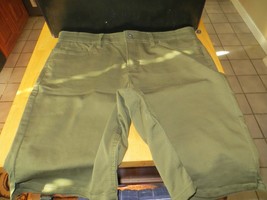 Women&#39;s Liz Claiborne Bermuda Shorts, Olive, Size 14 - $13.85