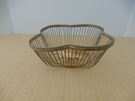 Fun vintage silver tone wire clover shaped fruit basket - £9.59 GBP