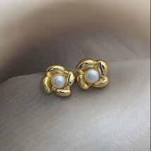 18K Gold Plated White Pearl Stud Earrings for Women - £8.65 GBP