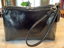 Coach Chelsea Turnlock Crinkled Patent Leather Capacity Wristlet Wallet Black - £23.23 GBP