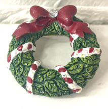 Christmas Green Wreath Red White Accent Brooch w/ Rhinestone 1.75&quot; - £2.94 GBP