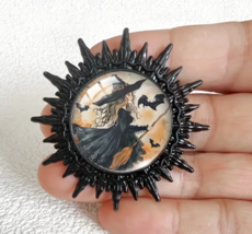 Witch black sun pin brooch - $240.25 MXN