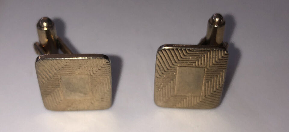 Gold Colored Vintage Square With Round Edges Zig Zag Lines Cufflink Pair - $8.12