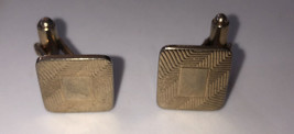 Gold Colored Vintage Square With Round Edges Zig Zag Lines Cufflink Pair - €7,10 EUR