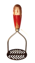 VTG Kitchen Potato Masher Metal Mesh Red Wood Handle Rustic Primitive Fa... - £7.68 GBP