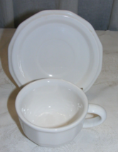 Vintage Pflatzgraff Pottery Heritage White Flat Cup and Saucer Set USA 8-d - $276.49 MXN