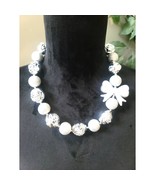 Women&#39;s Silver Tone Beaded Necklace Textured Balls Bow Accent Lobster Clasp - $47.18 CAD