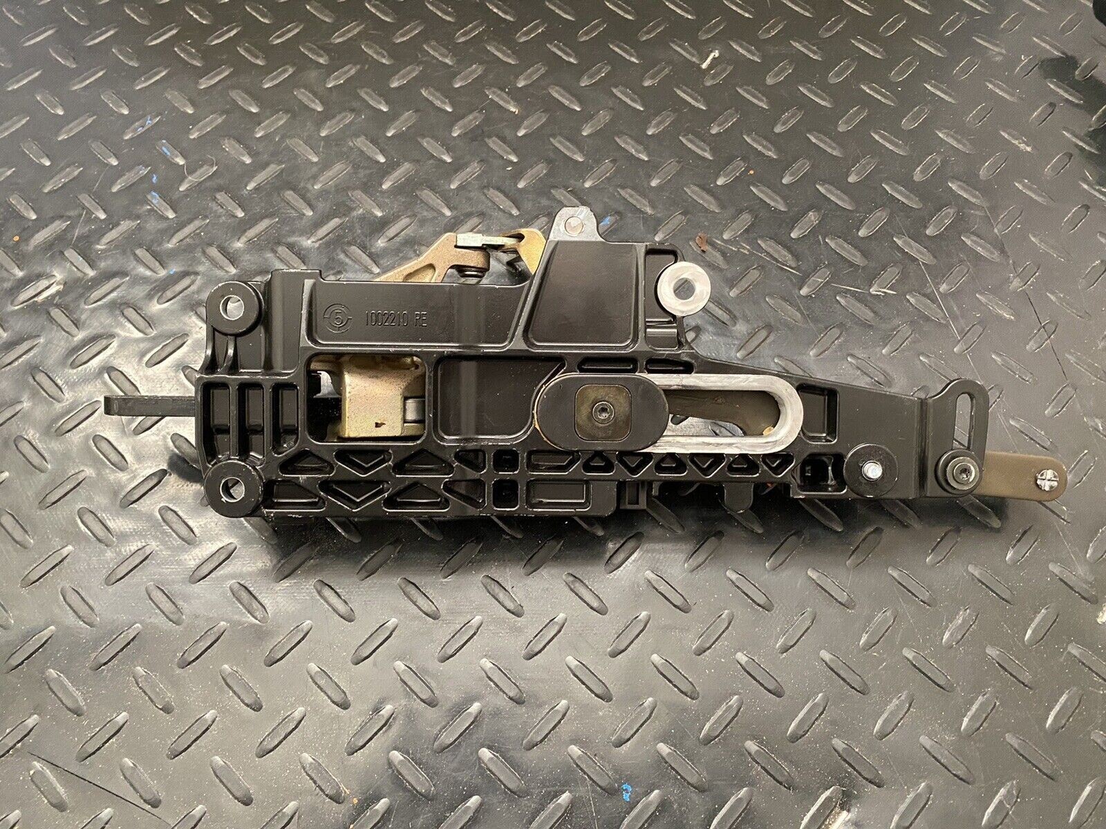 OEM 2004-2010 BMW E64 650i 645Ci M6 Soft Top Roof Latch Right Side | 100... - $39.83