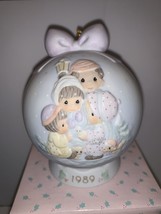 Precious Moments Ornament Peace On Earth First In The Series Vintage Figurine - £21.68 GBP