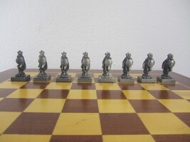 Chess set LORD  of the Rings  32 pewter  pieces and comes  with a big board - $109.99 Chess set LORD  of the Rings  32 pewter  pieces and comes  with a big board - $109.99
