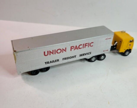 Athearn HO Scale Union Pacific UP Trailer Freight Service 40 Semi Truck 1970s - £14.96 GBP