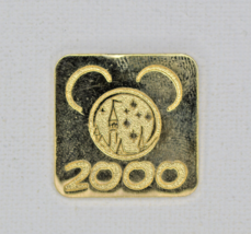 Disney 2000 Disneyland 2000 Annual Passholder &quot;Annuel Passport&quot; Goldtone... - $7.55
