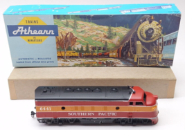 HO Scale Athearn Southern Pacific 6441 F7A Diesel Locomotive - $44.61
