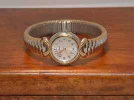 Pre-Owned Women’s Timex Stretch Band Analog Watch - $12.86