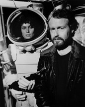Sigourney Weaver in Alien in space suit on set with James Cameron 16x20 Canvas G - $69.99