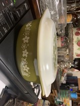 Vintage Pyrex Oval Casserole Dish with Lid 1.5 quart Crazy/Daisy Spring Blossom - $19.80