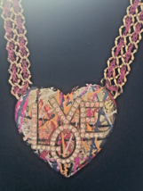 Betsey Johnson Harlem Shuffle Graffiti Art Adjustable Gold Tone Heart Necklace - £145.51 GBP