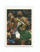 Shawn Kemp (Seattle Supersonics) 1995-96 Topps Basketball Card #110 - £3.93 GBP