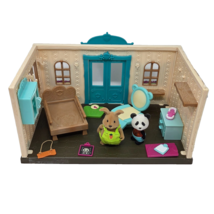 LI&#39;L WOODZEEZ HEALTH CLINIC PLAYSET SOME ACCESSORIES + BUNNY AND PANDA F... - $19.00