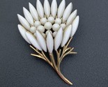 Vintage Gold Tone Lucite White Flower Pin Brooch: Crown Trifari - £45.53 GBP