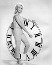 Yvette Mimieux Barefoot By Large Clock 16X20 Canvas Giclee - £55.03 GBP