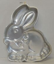 Rare Vintage 1986 Wilton Bunny Rabbit Aluminum Cake Pan 2105-2015 - $24.70