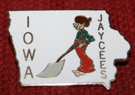 Vintage 1970s IOWA JAYCEES Barefoot Snow Shoveler Enameled Pin - $9.85