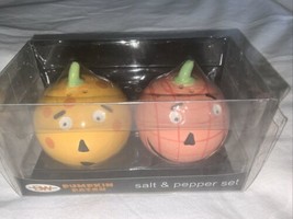 Boston Warehouse Salt and Pepper Shakers  Halloween Funny  Pumpkin Faces - $14.84