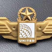 United Airlines Pin Wings Plastic Travel Souvenir Aviation - £7.95 GBP