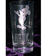 VINTAGE MICKEY MOUSE ENGRAVED HANK GLASS TUMBLER 5 1/2&quot; TALL DISNEY 1980s - £7.82 GBP