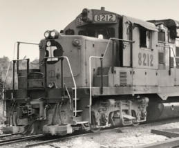 Illinois Central Railroad IC #8212 GP9U Electromotive Train B&amp;W Photograph - £7.41 GBP