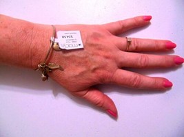 Department Store 7&quot; Antiqued Gold Tone 4  Charm Bracelet  A563 - £11.29 GBP