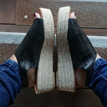 Black Wedge Sandals - New - $465.47 MXN