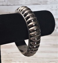 Vintage Bracelet / Bangle - Chunky Dark Gray Tone Ridged Design - £11.79 GBP
