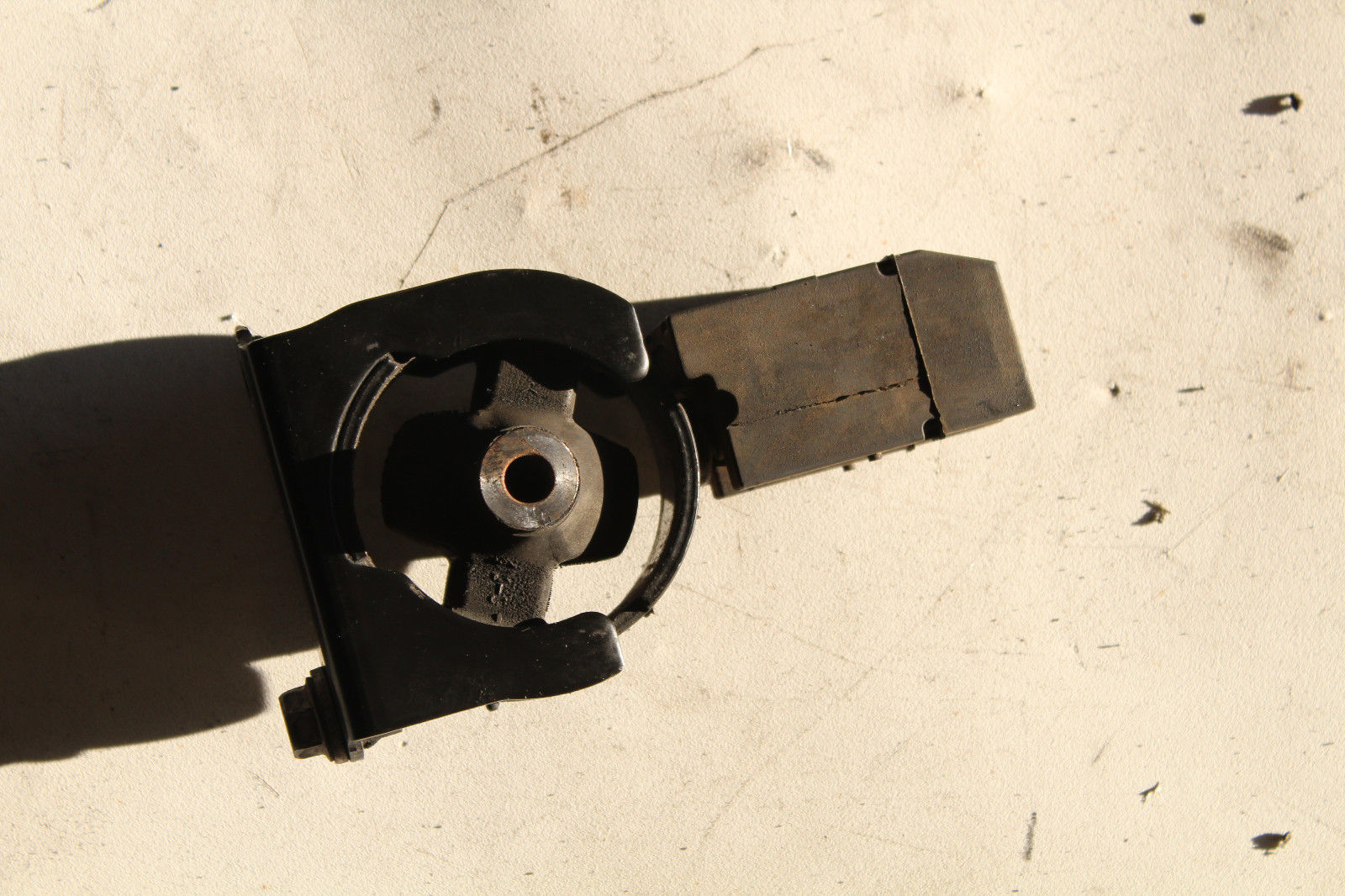 2000-2005 TOYOTA CELICA GT GT-S A/T FRONT MOTOR / TRANSMISSION MOUNT GTS - $38.69