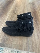 Minnetonka Womens 299 Back Zip Ankle Booties Black Nubuck Leather 8 M Mocassins - £18.39 GBP
