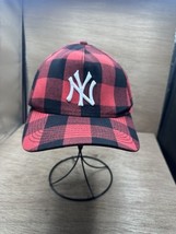 Stunning New York Yankee Adjustable Black Red Plaid New Era 9Forty Baseb... - $372.23 MXN