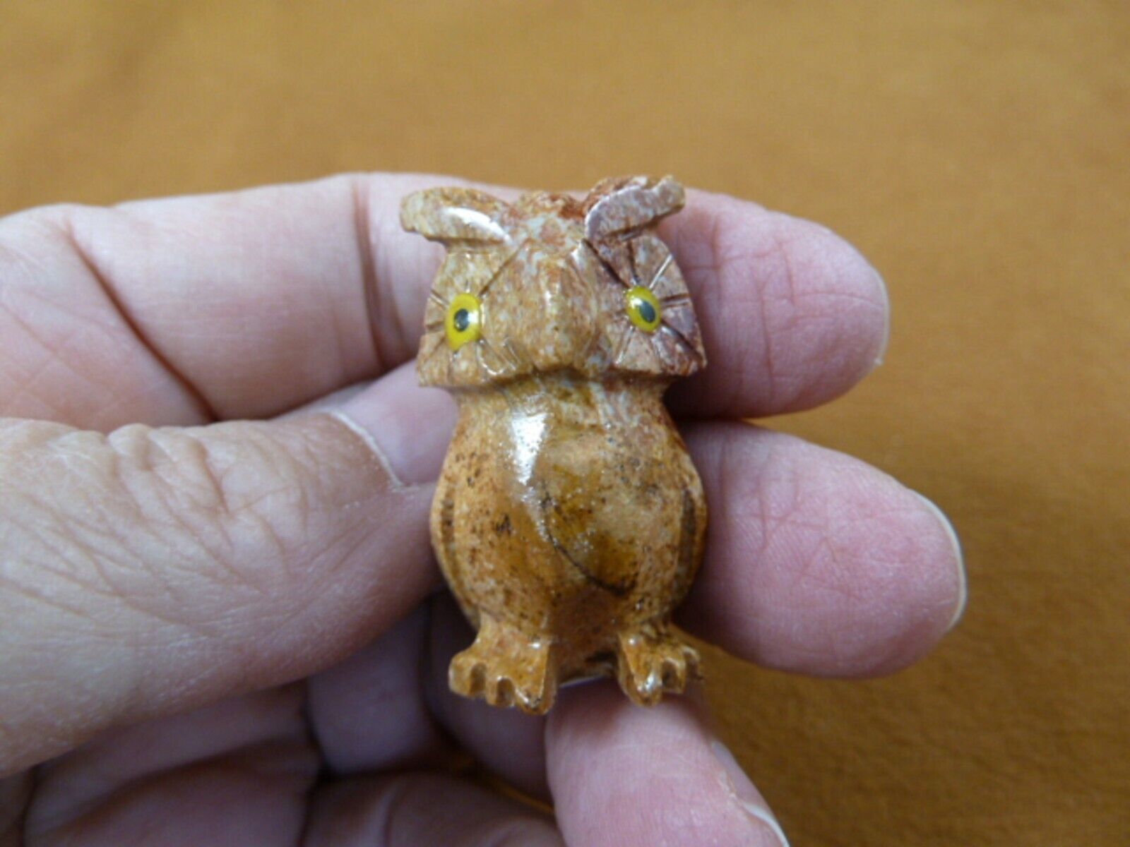 Y-BIR-OW-49) tan red HORNED OWL figurine SOAPSTONE Peru love little owls... - $8.59