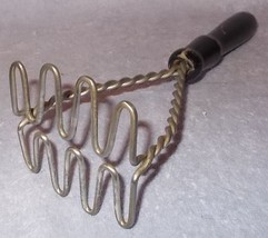 Vintage Primitive Wood Handle Twisted Heavy Wire Potato Vegetable Masher - £6.99 GBP