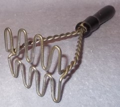 Vintage Primitive Wood Handle Twisted Heavy Wire Potato Vegetable Masher - £7.12 GBP