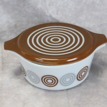 Pyrex Cosmopolitan Casserole 2-1/2 qt  75-B   White Grey Brown - $54.87